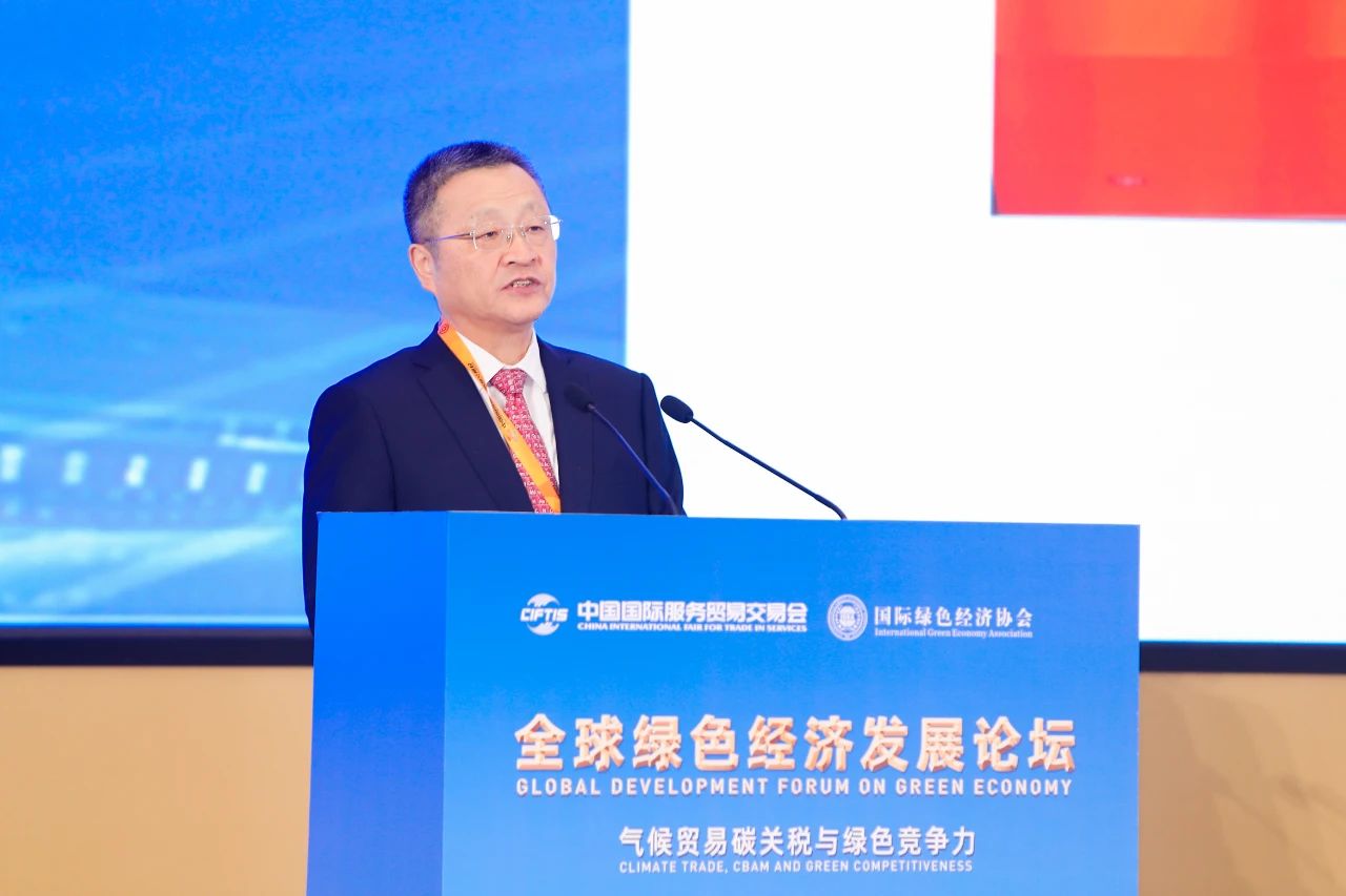 葛红林:高耗能产业碳达峰的管控——以电解铝为例 摘自在2024年中国国际服务贸易交易会全球绿色经济发展论坛上的发言 葛红林:高耗能产业碳达峰的管控——以电解铝为例 摘自在2024年中国国际服务贸易交易会全球绿色经济发展论坛上的发言